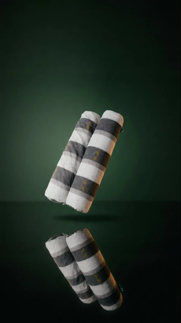 Relax Moment Grey PIllow 01 Relax Moment <br> (หมอนสีเทา กระเป๋าหูหิ้วสีน้ำเงิน)